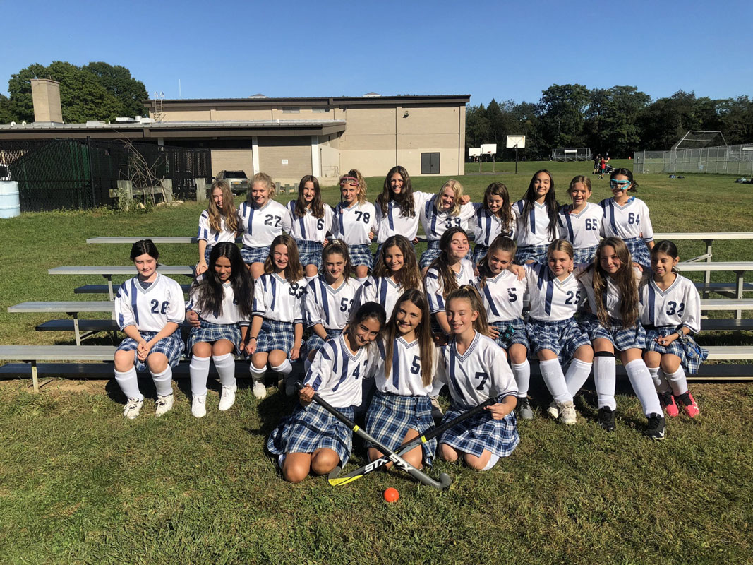 The 2019 Finley Middle School field hockey team.