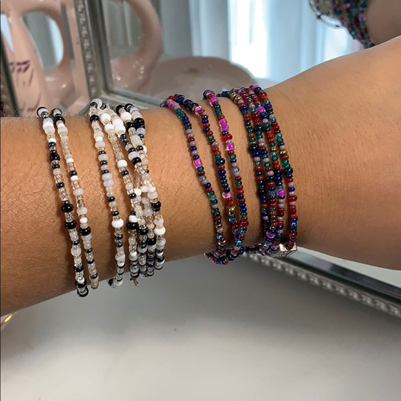 Huntington Interact Club members collaborated with the Jefferson leadership team to make rafiki bracelets 