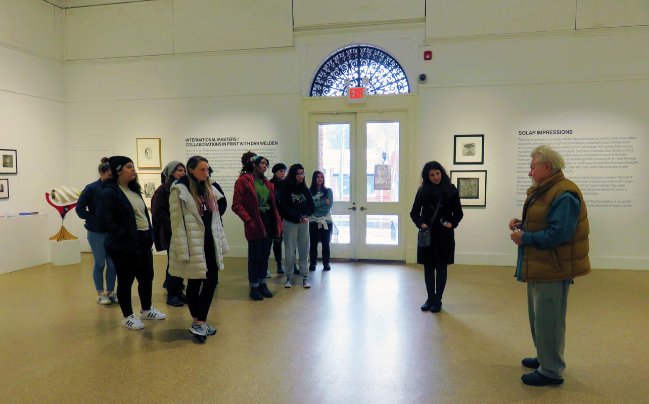 Master printmaker Dan Welden with the Huntington High School artists.