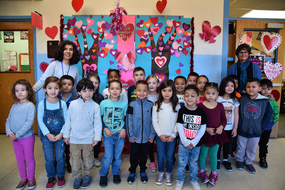 Krina Menter and Cindy Gooley with Washington School dual language kindergarteners.