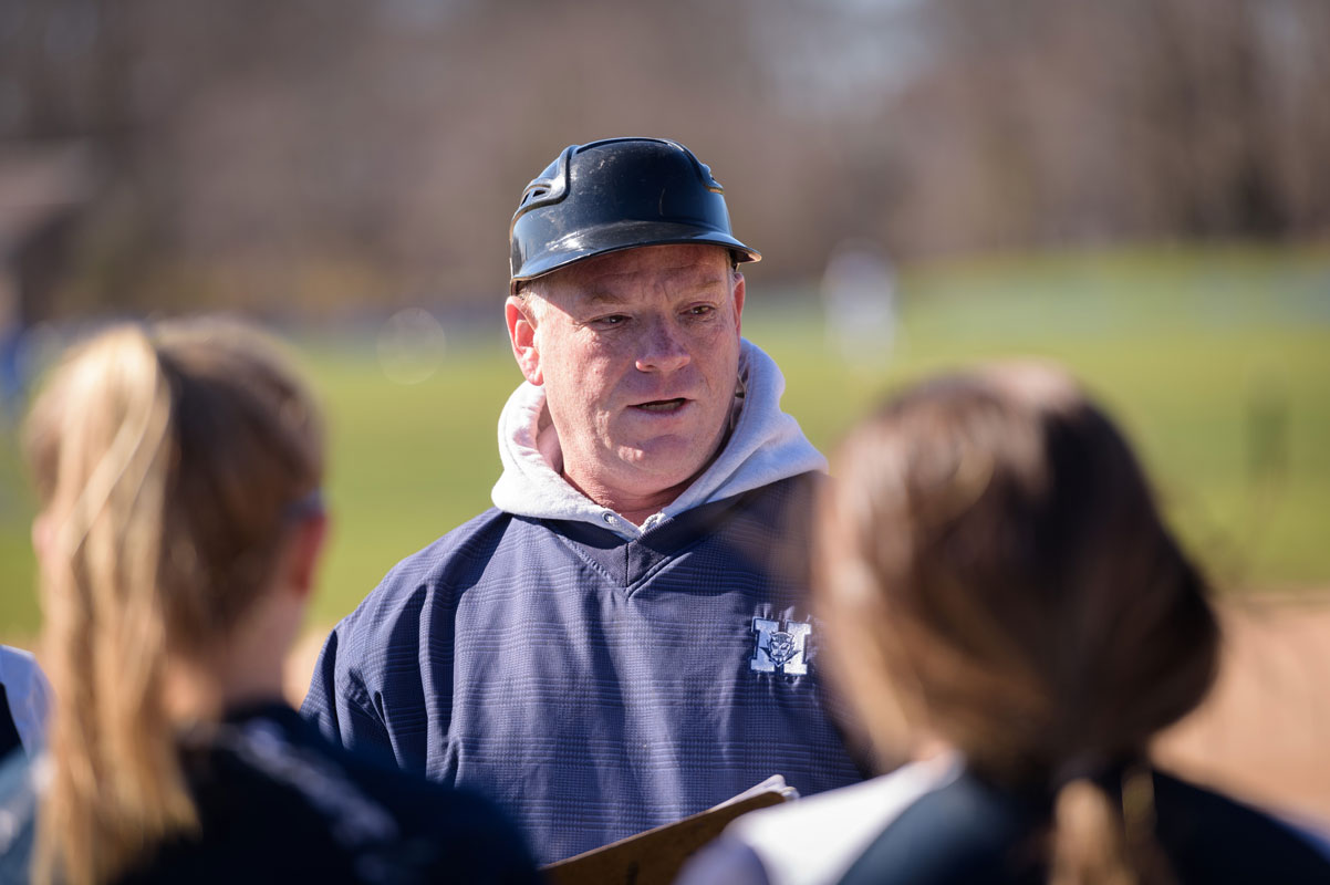 Huntington head coach John Walsh give his players some pointers. (Darin Reed photo.)