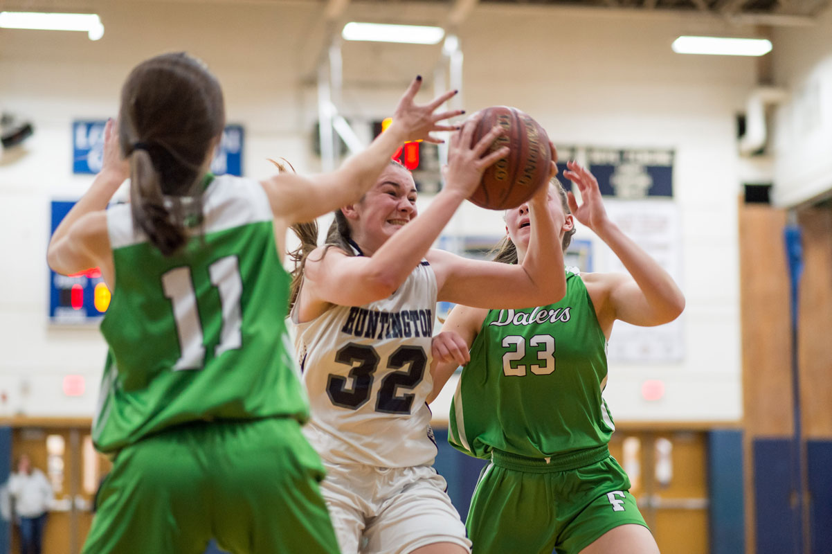 Emily Plachta with the ball for Huntington. (Darin Reed photo)
