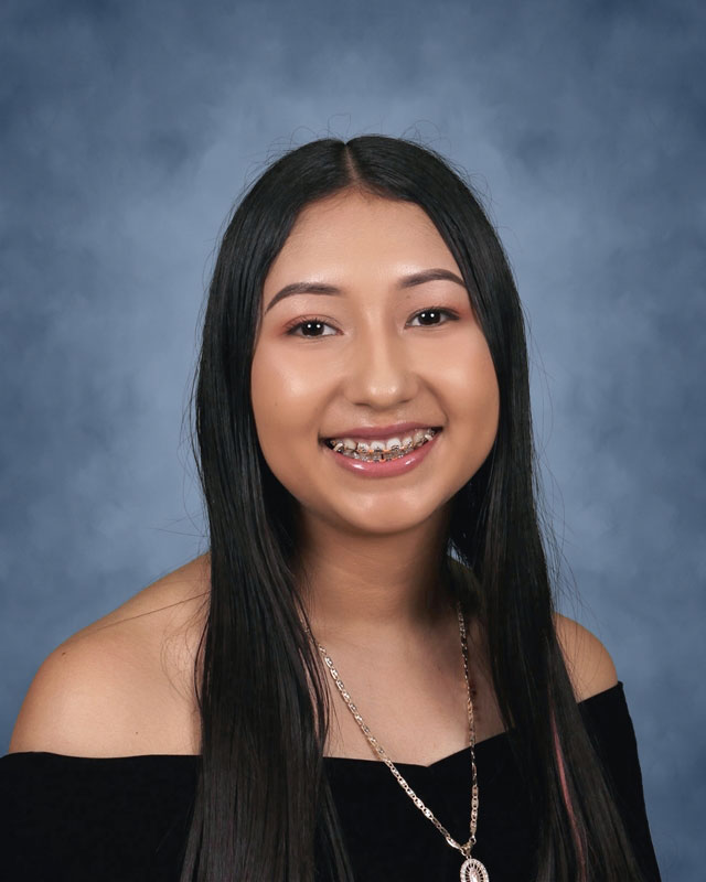 Huntington Class of 2019 member Yoselyn Franco Serrano won the ALIVE student scholarship award. 
