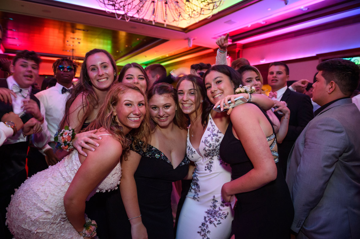 Some folks believe this just might have been the best Huntington High School prom ever. (Darin Reed photo.)