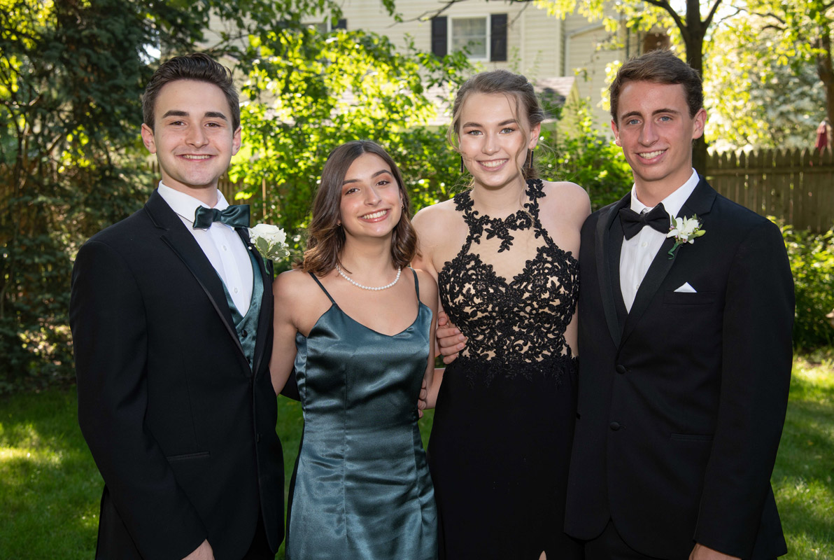 The prom-goers looked simply stunning. (Darin Reed photo.)