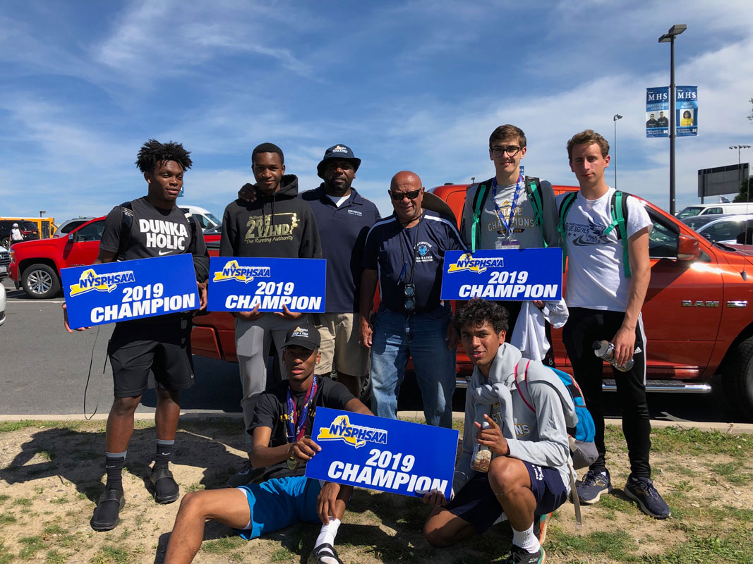 Huntington coaches Ron Wilson and Eli Acosta with the Blue Devils at the state championships.