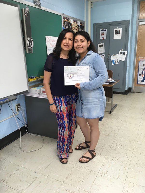 Huntington Spanish teacher Mercy Pena with junior Sulma Campos.