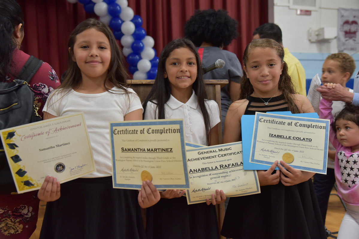 Washington third graders Samantha Martinez, Anabella Rafailan and Izabelle Colato (3)