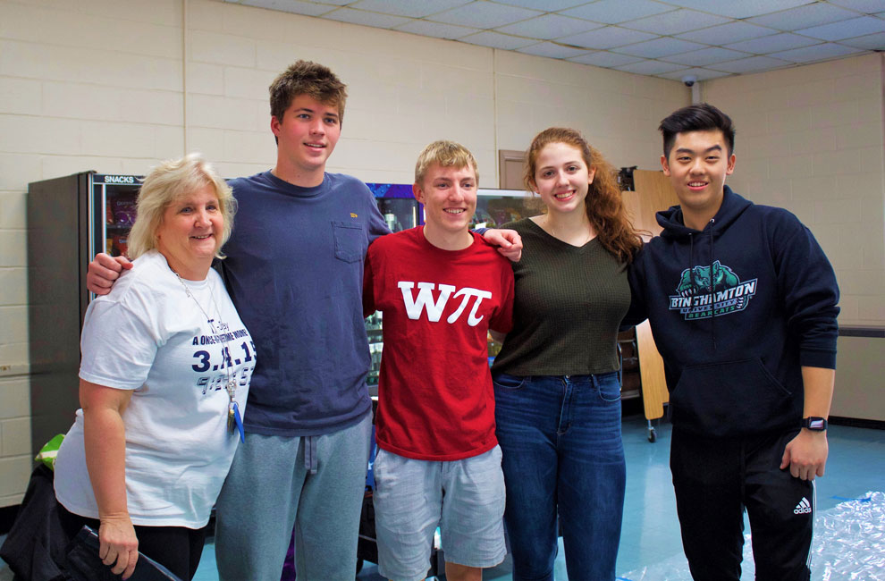 Monica Racz with MHS officers Jack Langton, Jack Farrell, Katie Stock and Charlie Sze (1)