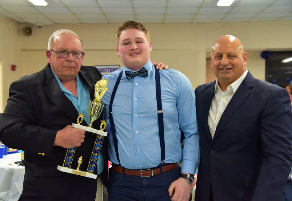Pete Sansiviero Offensive Lineman Award winner Aidan Mrotzek with Pete Sansiviero and Steve Muller (2)
