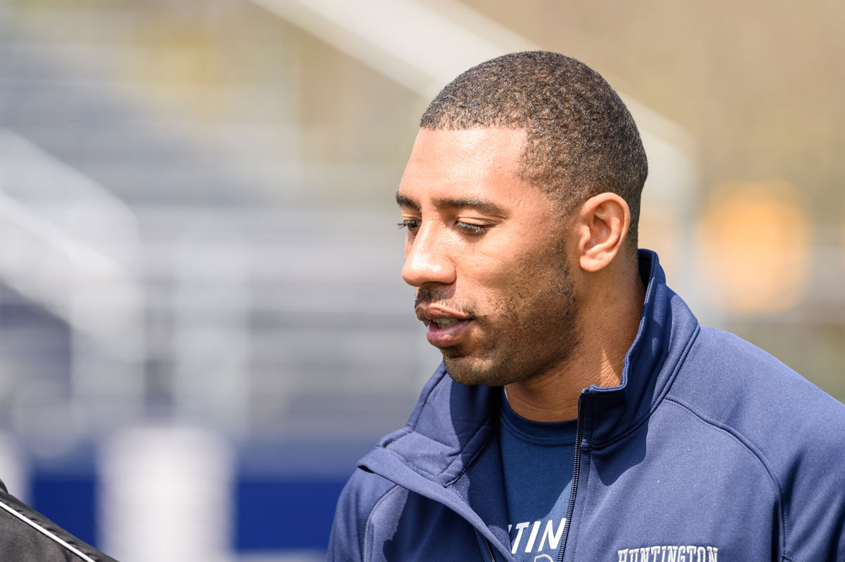 Huntington head coach Julian Watts. (Darin Reed photo.)