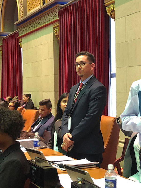 Erlyn Flores Reyes debating a bill on the floor of the New York State Assembly.