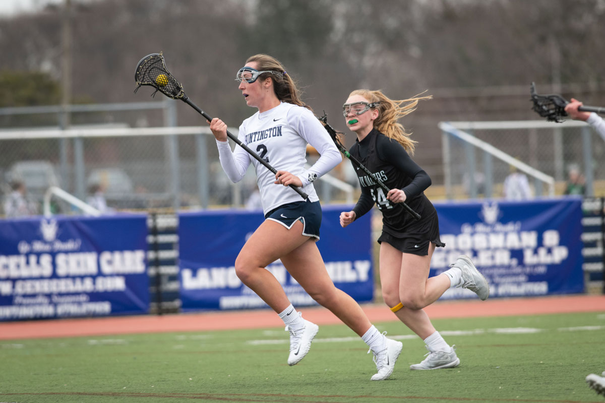 Huntington senior Paige Lennon in action for the Blue Devils. (Darin Reed photo)