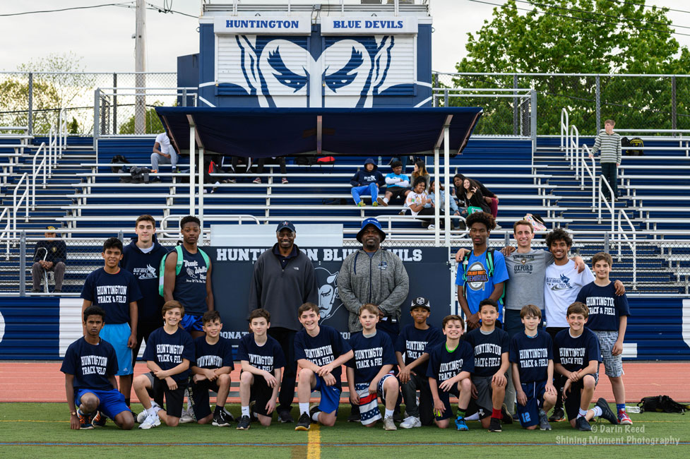 The sixth graders with Dennis Walker and Ron Wilson and varsity Blue Devils. (Darin Reed photo.)