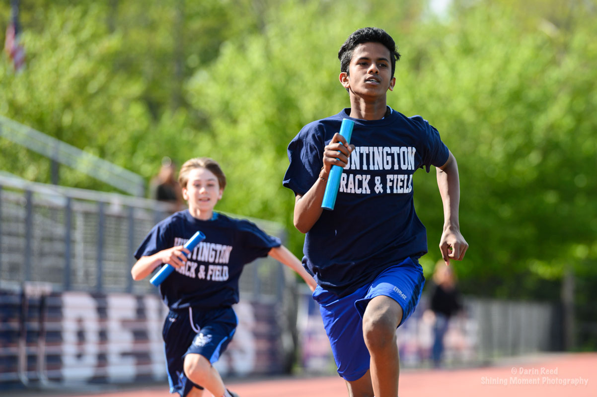 The sixth graders raced to the finish line. (Darin Reed photo.)