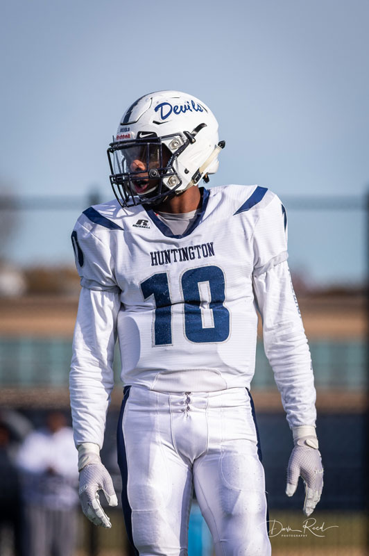  Huntington senior Jaylen Bush made seven tackles at North Babylon. (Darin Reed photo.) 