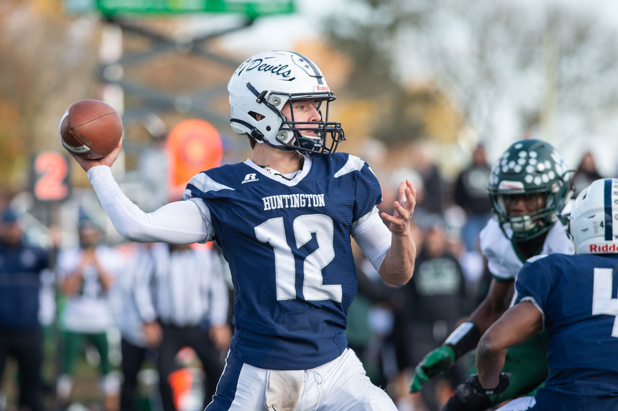 Junior Torin Bograd is Huntington's quarterback. (Darin Reed photo)