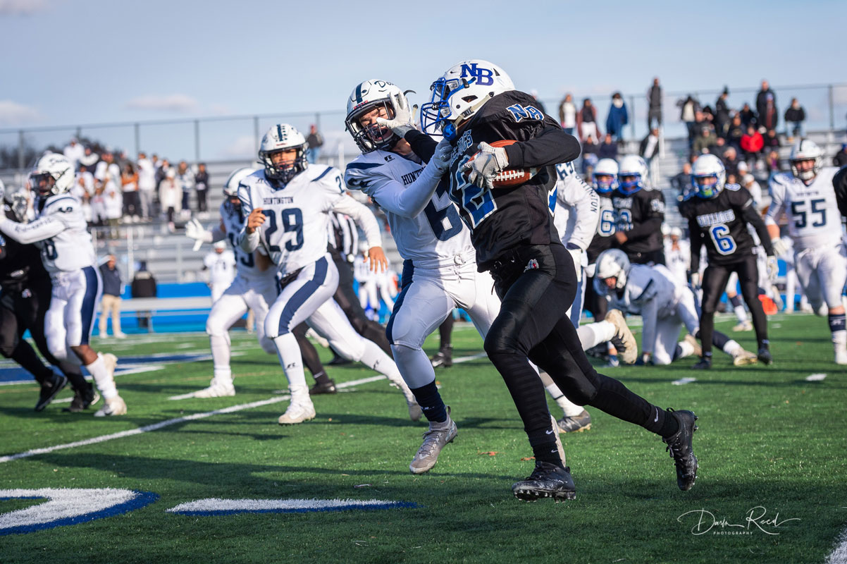 Junior Alex Bellissimo closes in on another tackle. (Darin Reed photo.)