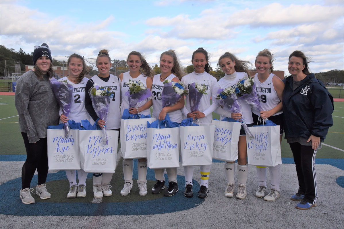 The Huntington field hockey team's seven special seniors with coaches Allison Conlon and Kathy Wright (1)