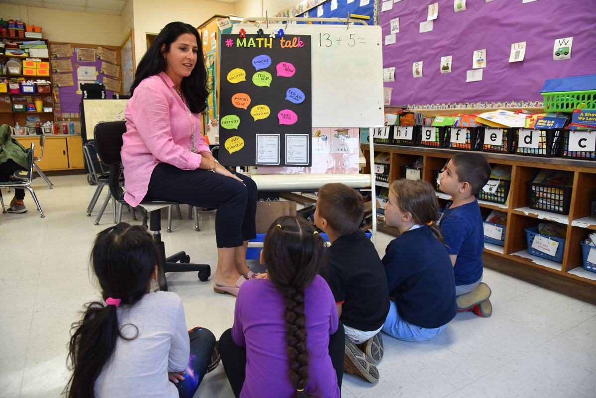 Math teacher Leticia Cuthbertson working with a group of Washington SChool students 