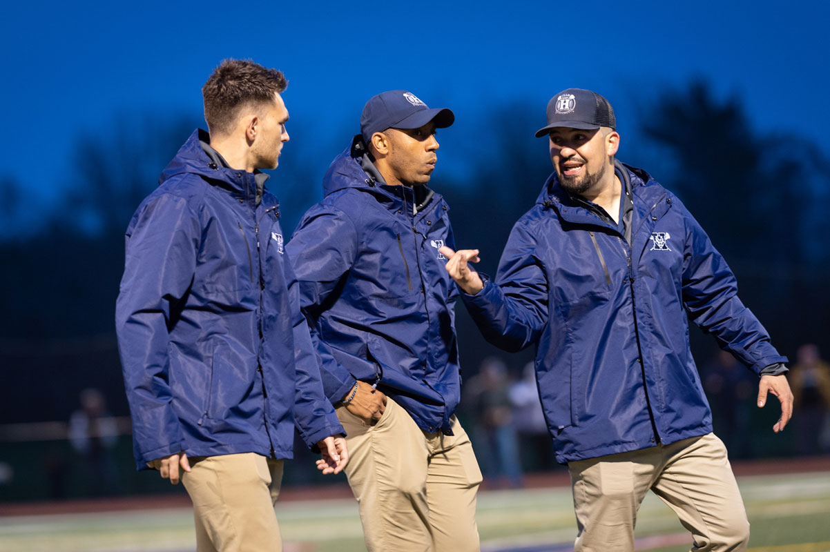 Julian Watts (center) is flanked by Huntington coaches Patrick Reilly and Andrew Gutierrez. (Darin Reed photo.)