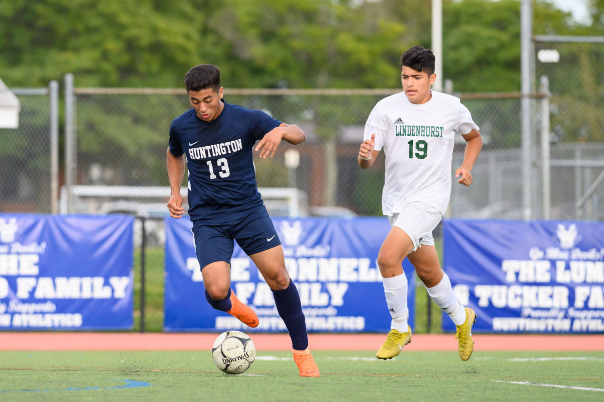 Deybi Jimenez takes control for the Blue Devils. (Darin Reed photo.)