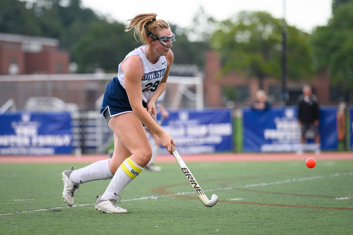 Senior Holly Wright is doing her part to help Huntington win. (Darin Reed photo)
