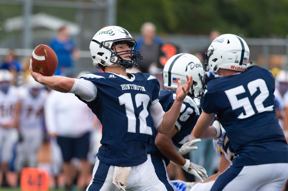 Huntington quarterback Torin Bograd launches a pass. (Darin Reed photo.)