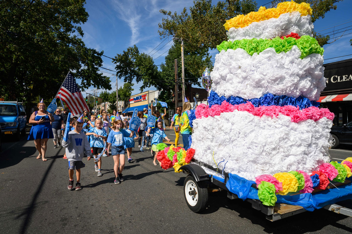 Washington Primary School created a float in honor of its 65th anniversary. (Darin Reed photo.)