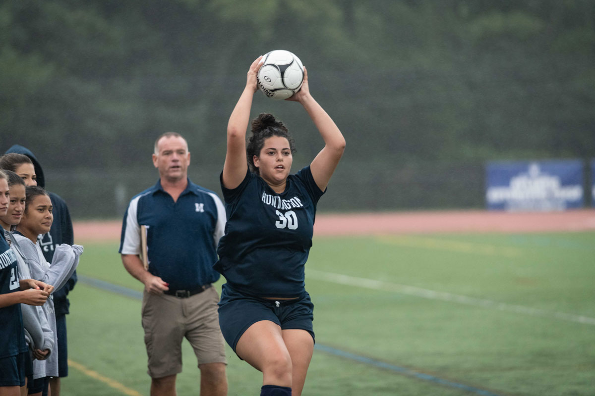 Riva Bergman's long throw-ins down the stretch helped Huntington hold off Smithtown East. (Darin Reed photo.)