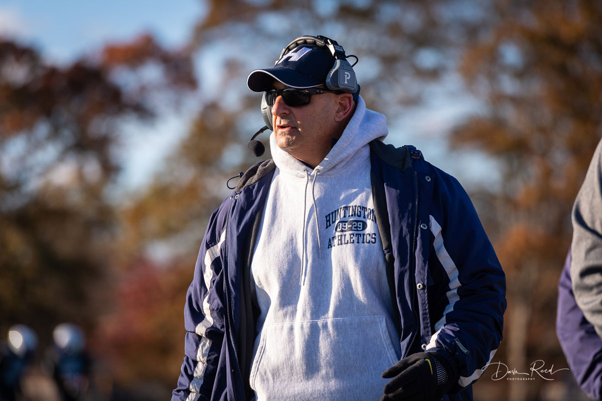 Huntington head coach Steve Muller. (Darin Reed photo.)