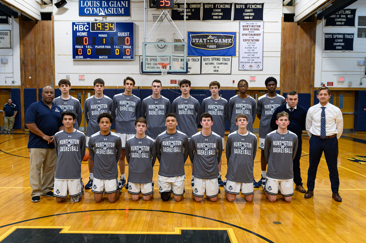 The 2019-20 Huntington High School varsity boys' basketball team. (Darin Reed photo.)