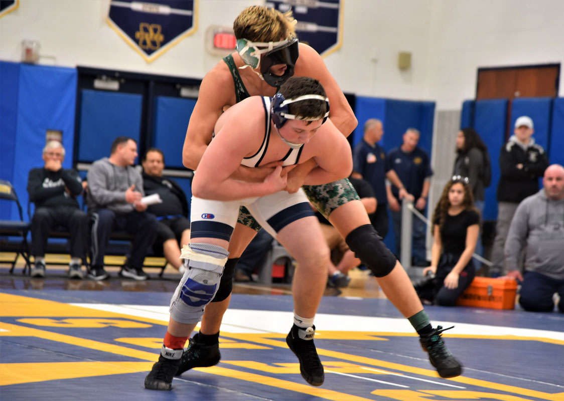 Huntington's Robbie Smith (in foreground) looks to break free. (Darin Reed photo.)