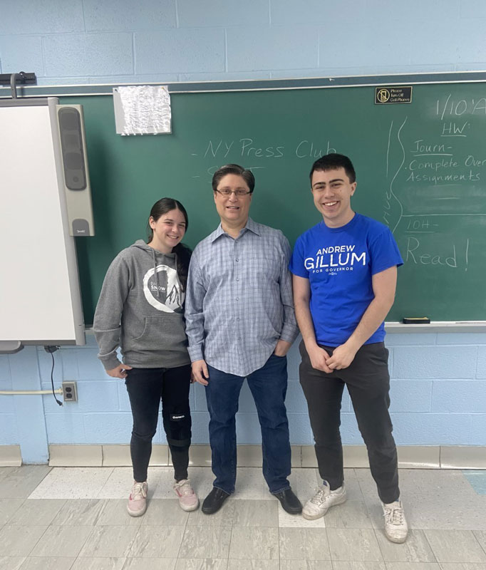 Journalist Gregg Geller with Huntington High School students.