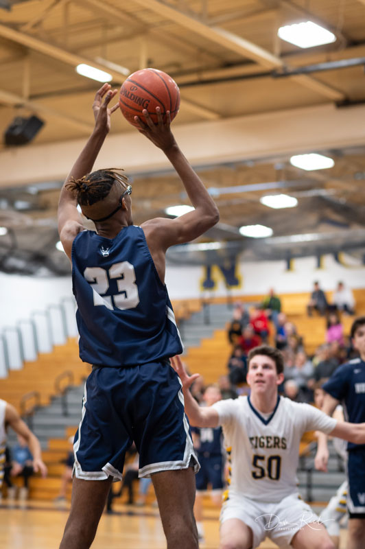 Huntington senior Omari Stephen goes up for the shot. (Darin Reed photo.)