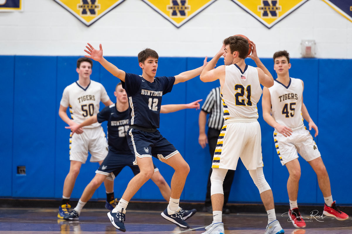 Sophomore Max Rentsch plays defense for Huntington. (Darin Reed photo.)