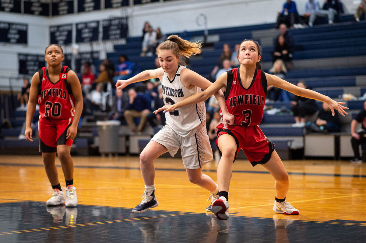 Izzy Toscano (in white) moves into position. (Darin Reed photo.)