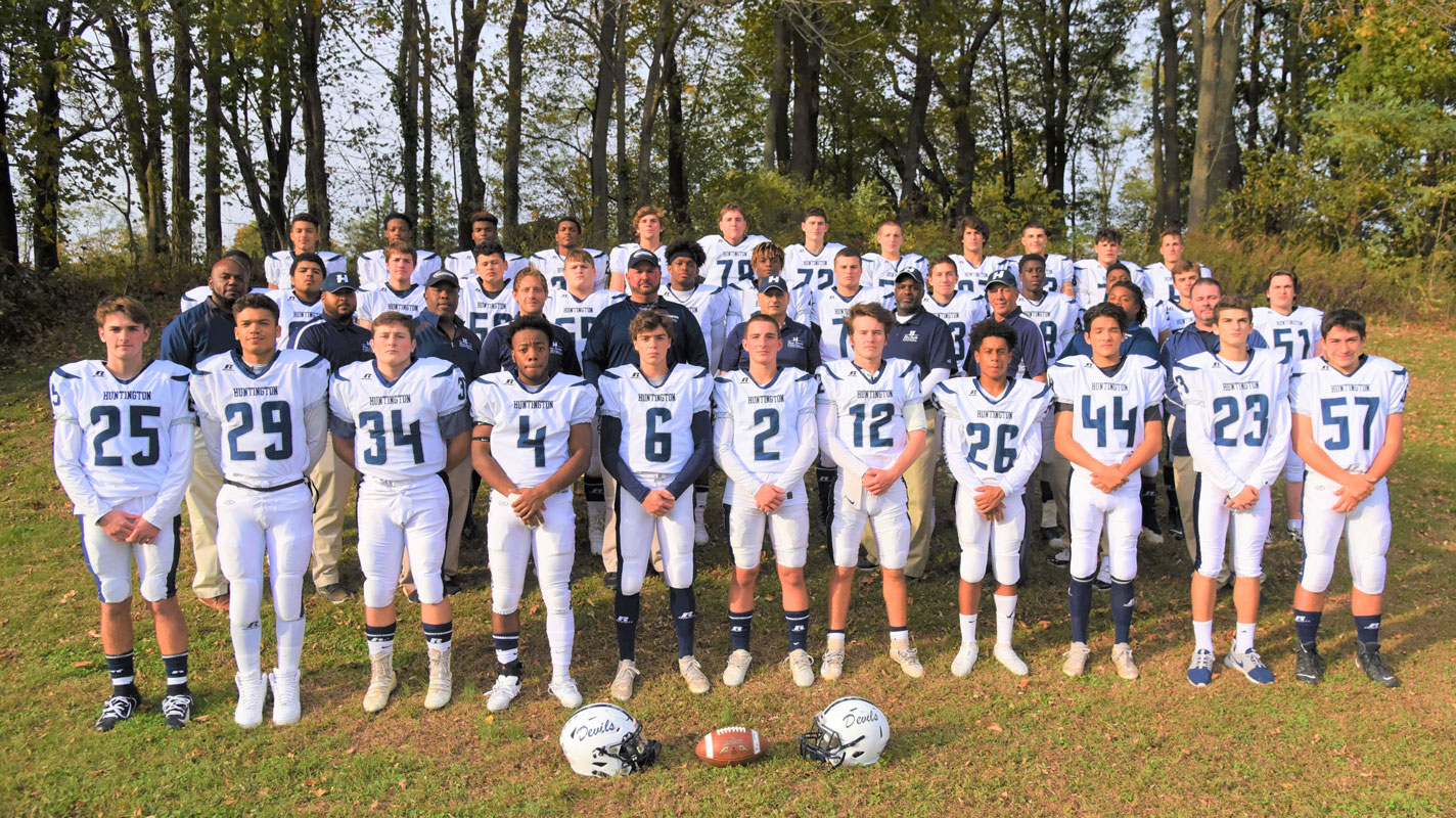 The 2019 Huntington High School varsity football team.