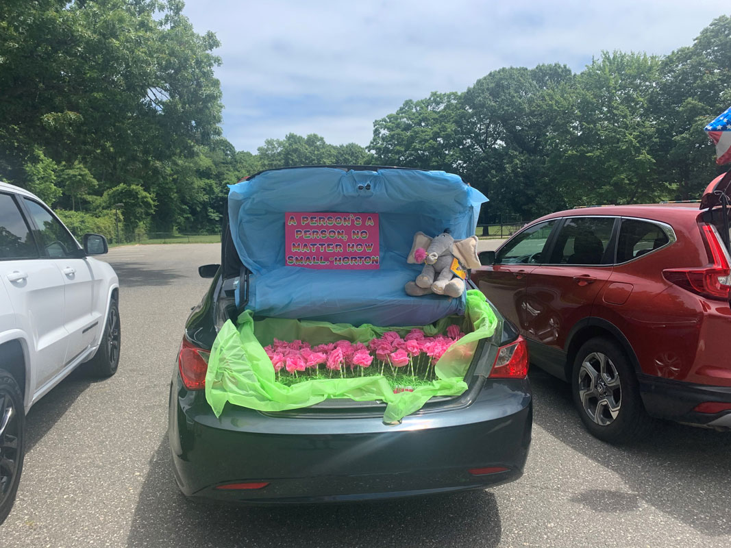 Flower Hill faculty and staff wished their students a happy summer vacation.