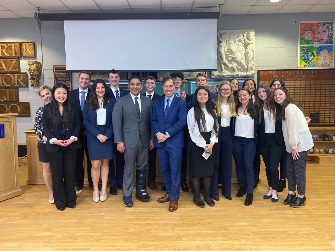 Huntington High School's mock trial team is headed to the Suffolk Sweet 16 playoff round (1)