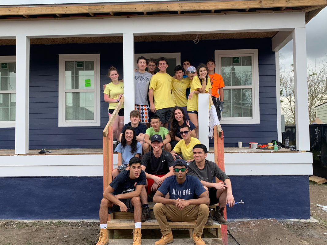 The Huntington Habitat members outside the house they worked on all week 
