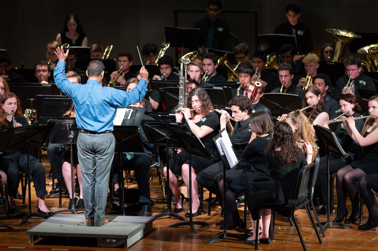 Jason Giachetti directs the Huntington High School band. (Darin Reed photo.)