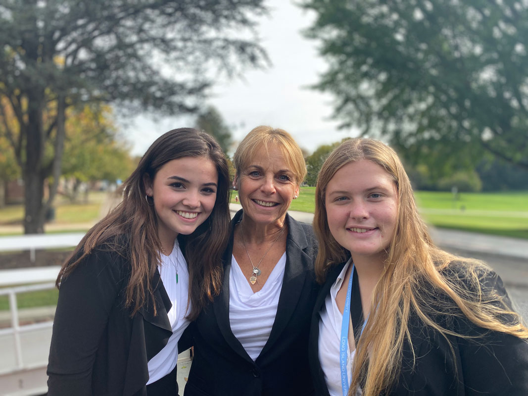 Teacher Suzi Biagi with Snooz3 executives Taylor Case and Ainsley Lumpe.