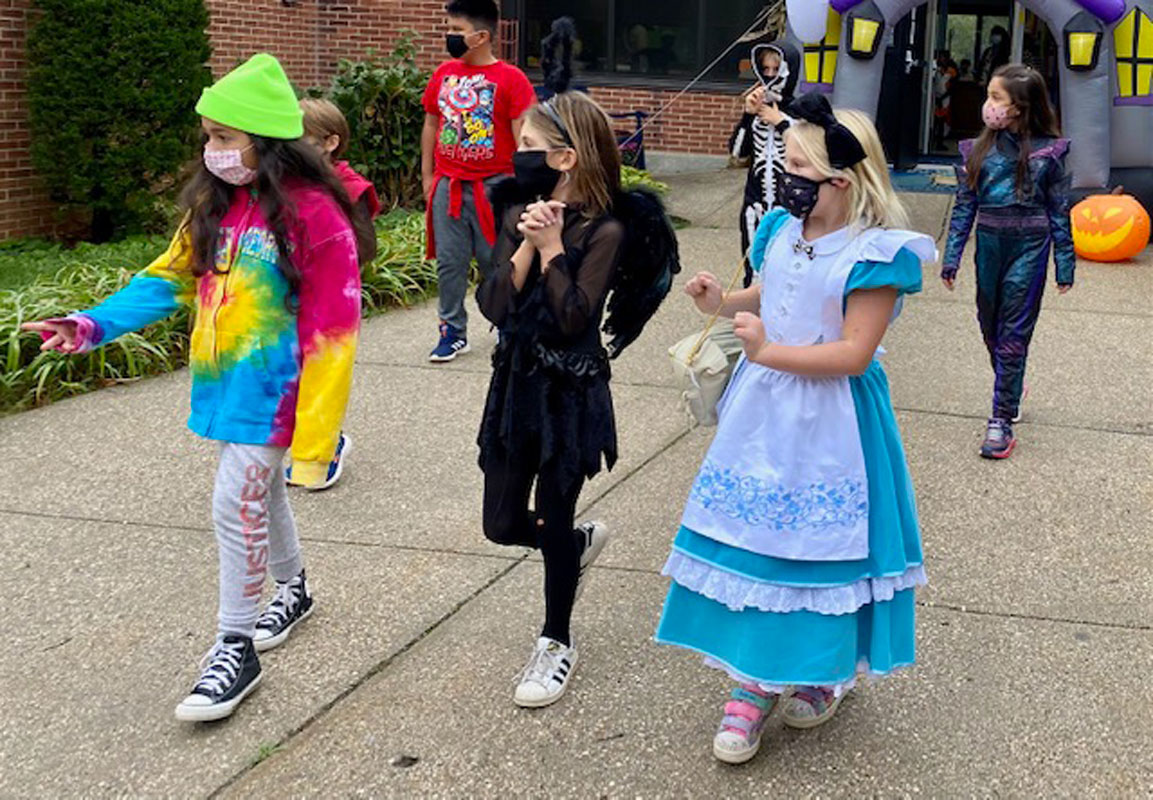 Flower Hill students recently had fun dressing up in costumes.