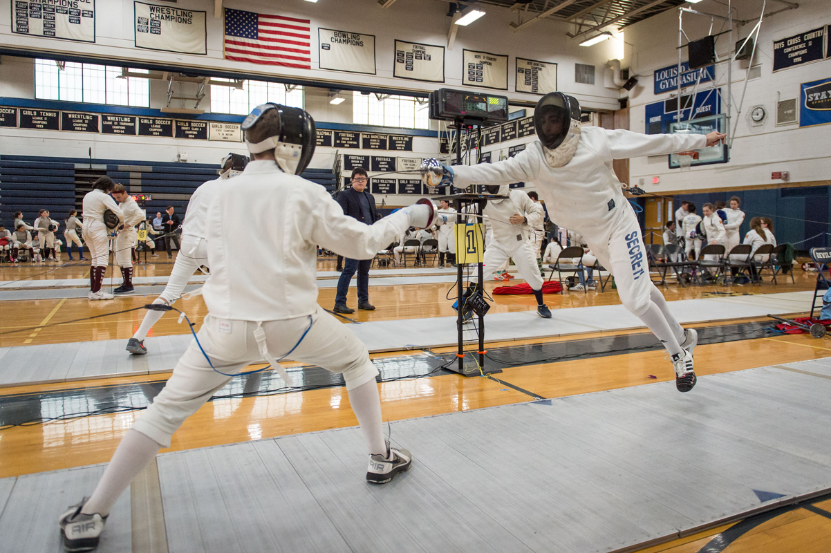 The Huntington High School boys' fencing team is anxiously awaiting its 2021 season. (Darin Reed photo.)
