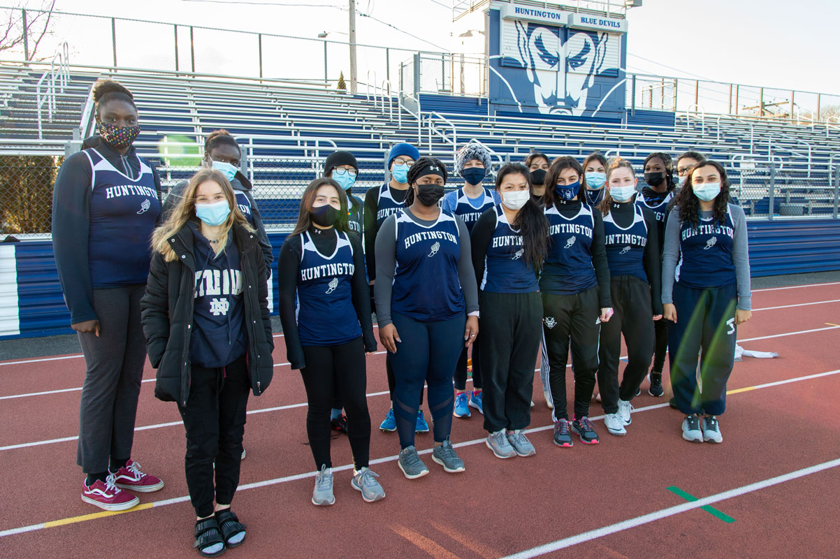 The 2021 Huntington High School girls' winter track and field team. (Darin Reed photo.)