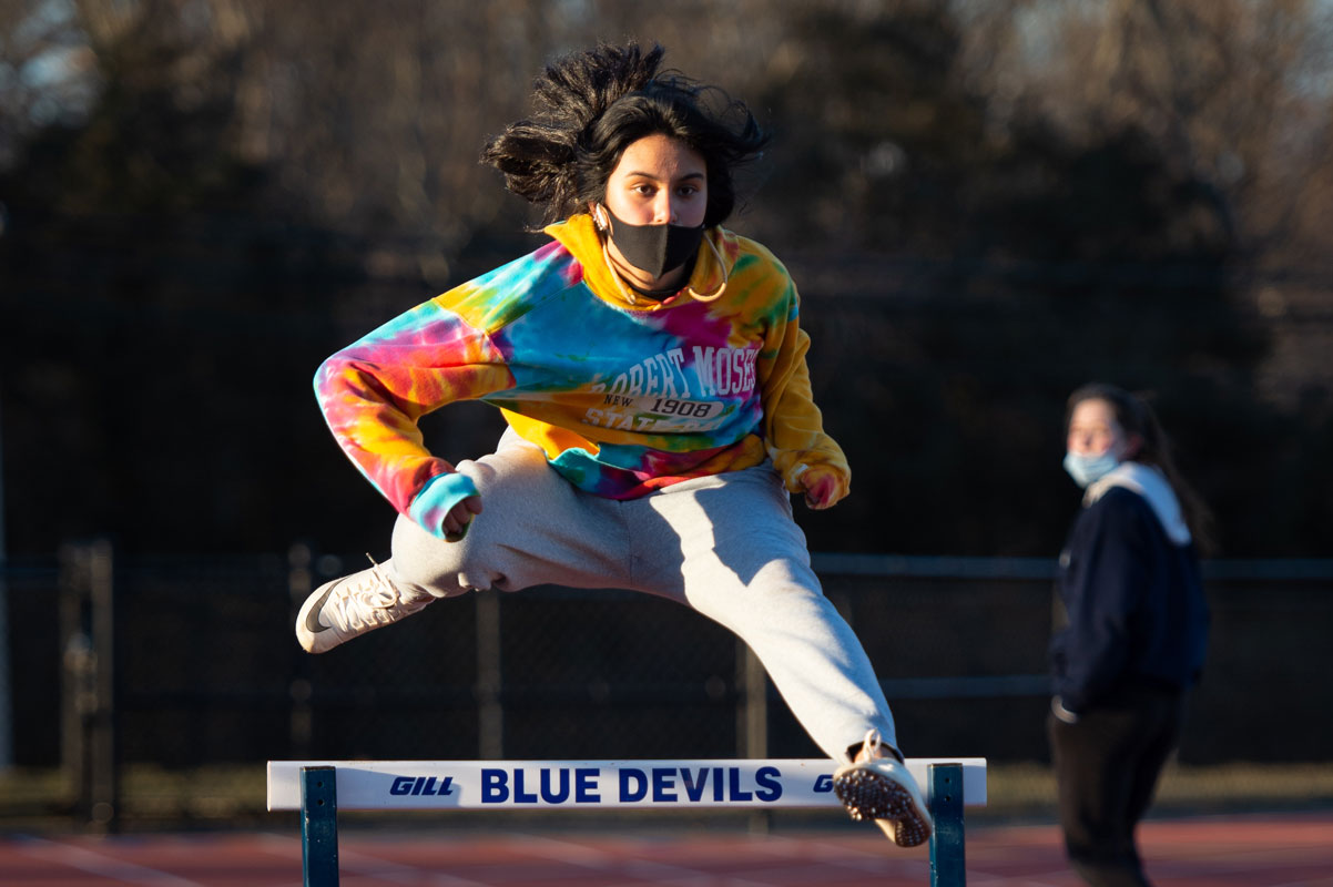 The Huntington girls' winter track and field team upheld its glorious traditions (Darin Reed photo)