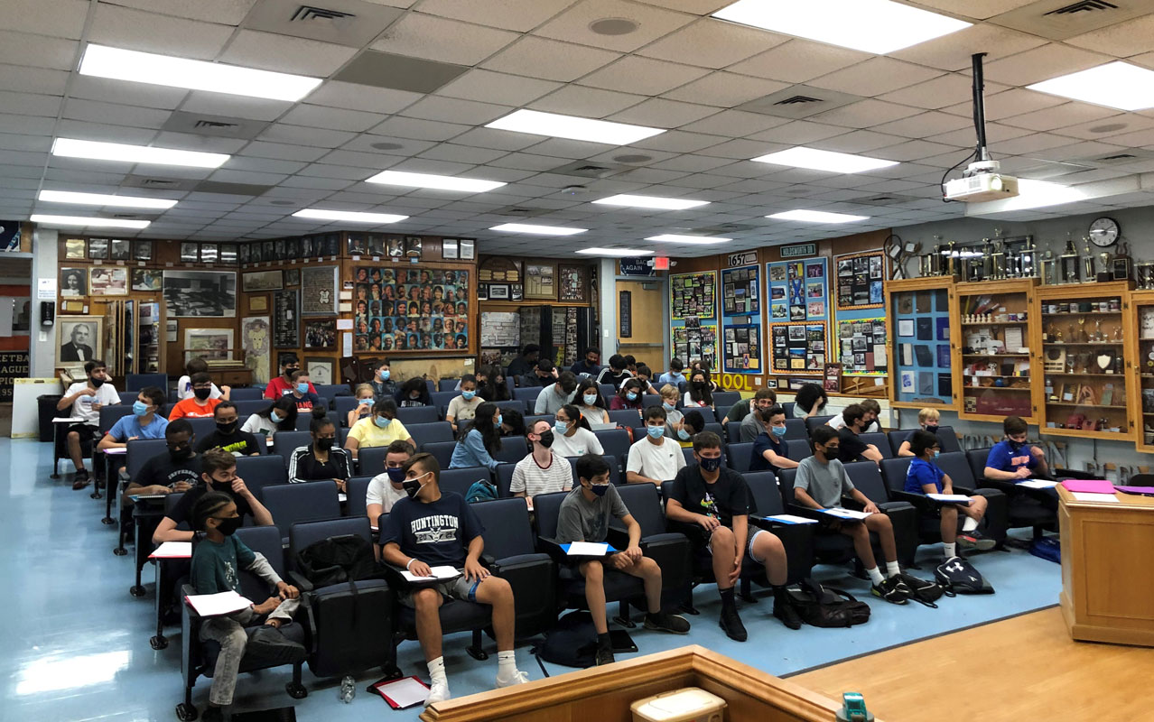 Freshman seminar participants gathered in the School Heritage Museum room.