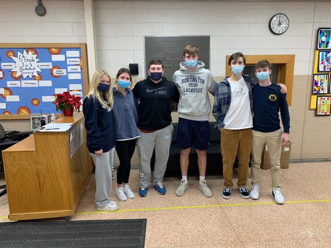 Six Huntington seniors visited Woodhull dual language students.