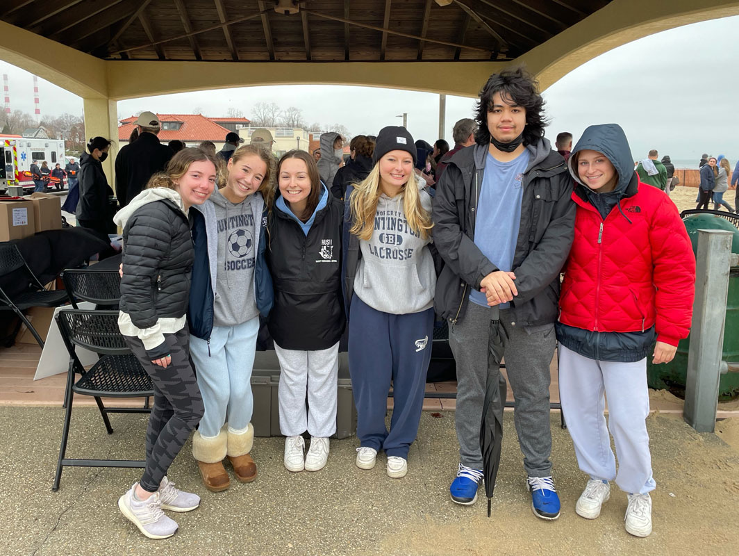 Blue Devils were on the scene to help and encourage.